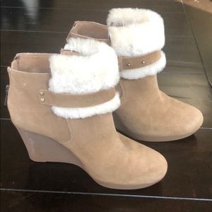 UGG boots barely worn, US size 7